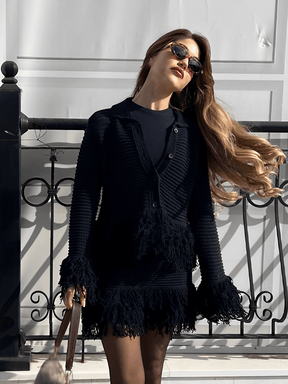 Conjunto Feminino em Tricô com Blusa Manga Longa com Fechamento em Botões e Saia Cintura Alta com Franjas - Monique