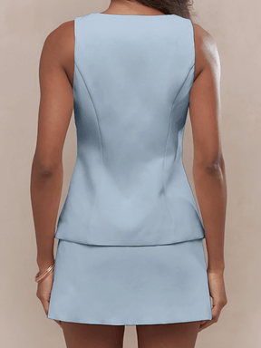 Conjunto Feminino com Colete Estruturado com Botões e Detalhe Assimétrico na Barra e Saia Curta Reta – Bárbara