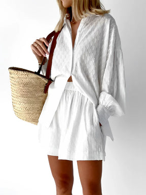 Conjunto Feminino de Camisa Laise de Mangas Longas e Shorts Cintura Alta Texturizado - Cate