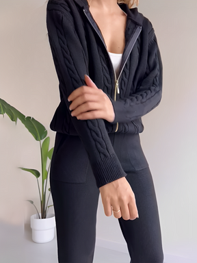 Conjunto Feminino de Tricô com Jaqueta Texturizada com Zíper e Calça Jogger de Cintura Elástica - Ciara