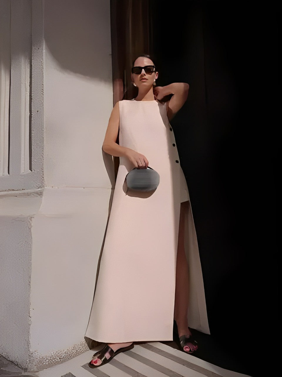 Vestido Feminino Longo com Botões Fenda Lateral e Decote Redondo - Louise