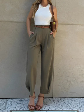 Calça Feminina Slim Cintura Média com Pregas Bolsos Funcionais e Cinto - Ester