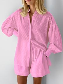 Conjunto Feminino de Camisa Laise de Mangas Longas e Shorts Cintura Alta Texturizado - Cate