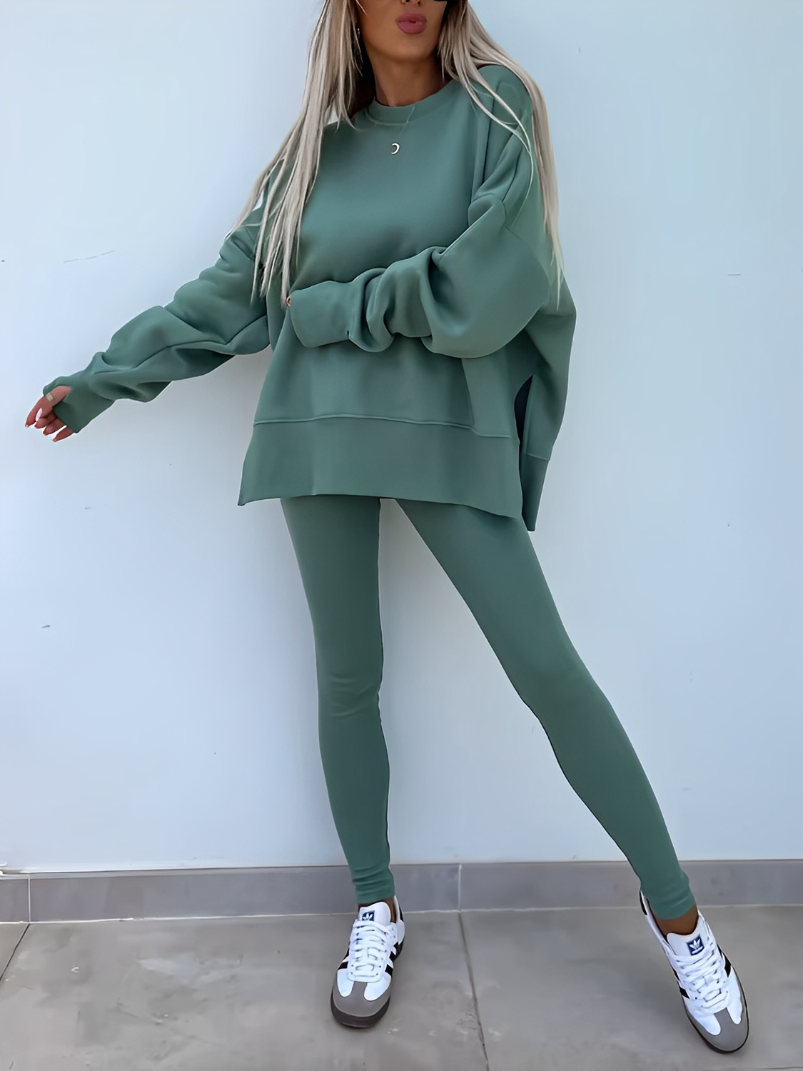 Conjunto Feminino de Moletom Oversized com Suéter Mullet e Calça Legging– Nayra
