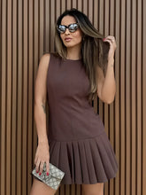 Vestido Feminino Curto com Decote Redondo e Barra Plissada - Melissa