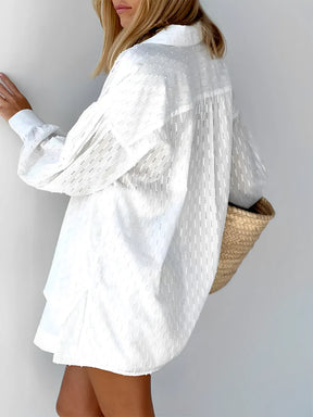 Conjunto Feminino de Camisa Laise de Mangas Longas e Shorts Cintura Alta Texturizado - Cate