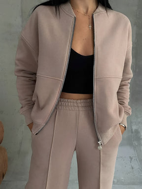 Conjunto Feminino com Jaqueta de Zíper e Calça Reta com Bolsos - Bruna