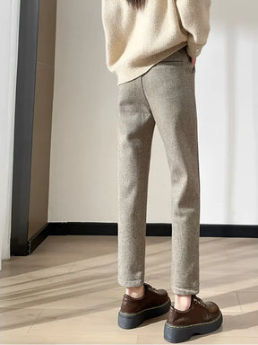 Calça Feminina Reta de Lã com Cintura Alta com Elástico - Leda.