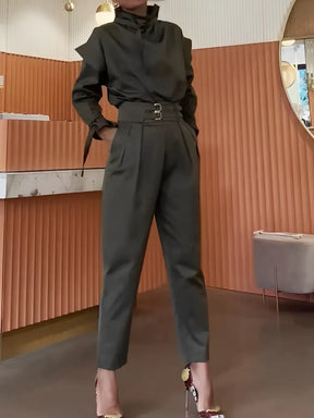 Conjunto Feminino Cargo com Cintos Blusa Gola Alta e Calça Cenoura  - Jade