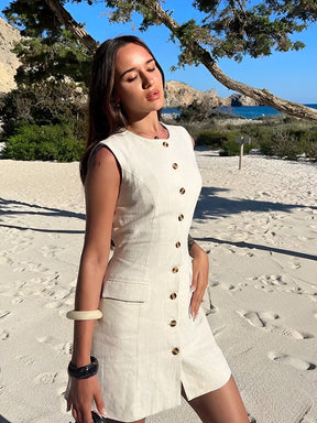 Vestido Feminino Curto em Linho Sem Mangas com Fechamento em Botões - Noemi
