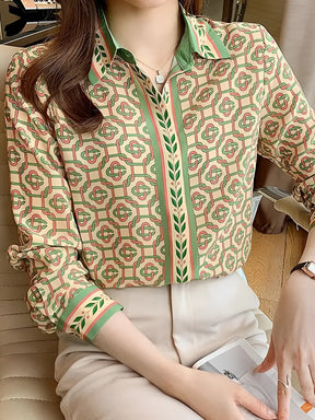 Camisa Feminina Estampada com Gola Clássica e Botões - Francesca