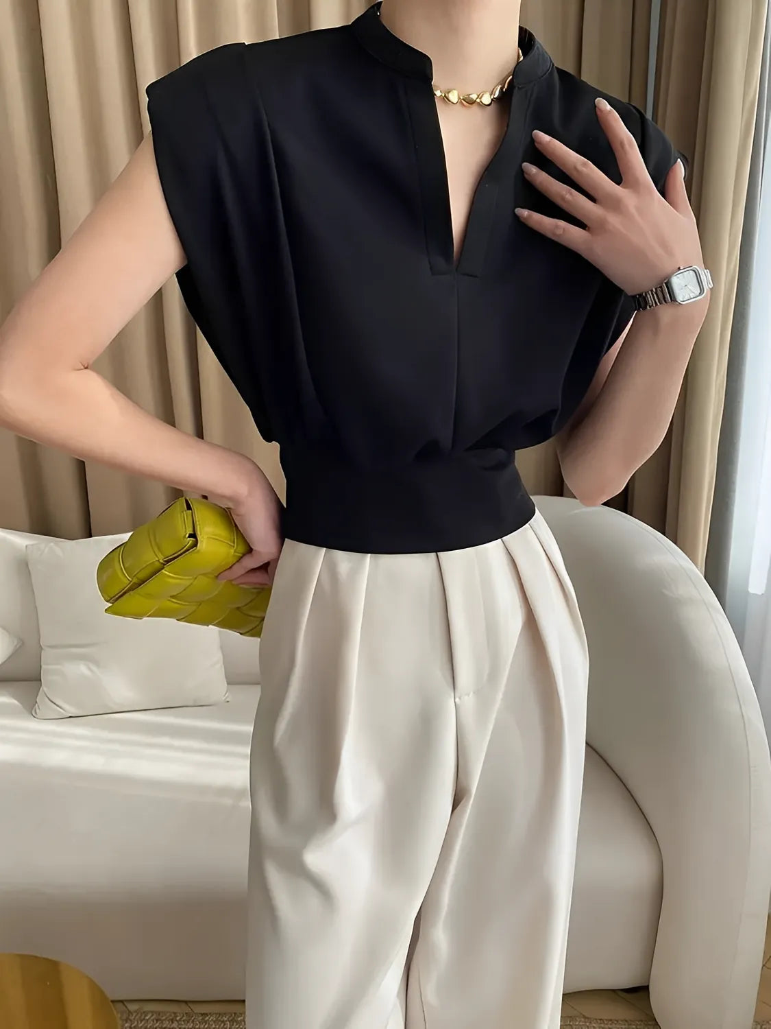 Blusa Feminina Básica com Gola Padre e Decote em V - Veronica