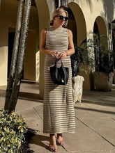 Vestido Feminino Longo Listrado em Viscose Sem Mangas com Decote Redondo - Pâmela