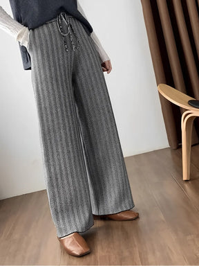 Calça Feminina Wide de Lã Texturizada com Cadarço na Cintura - Hellen