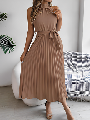 Vestido Feminino Midi Plissado com Decote Halter e Faixa na Cintura - Dora