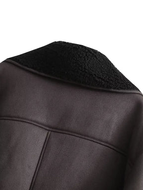 Casaco Feminino Oversized Peluciado em Couro PU com Botões e Bolsos - Giselle