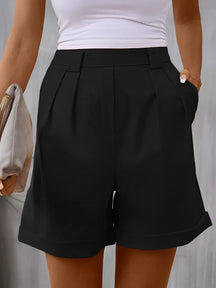 Short Feminino Alfaiataria Cintura Alta com Pregas e Bolsos - Betina