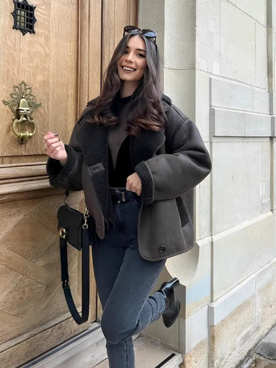 Casaco Feminino Oversized Peluciado em Couro PU com Botões e Bolsos - Giselle