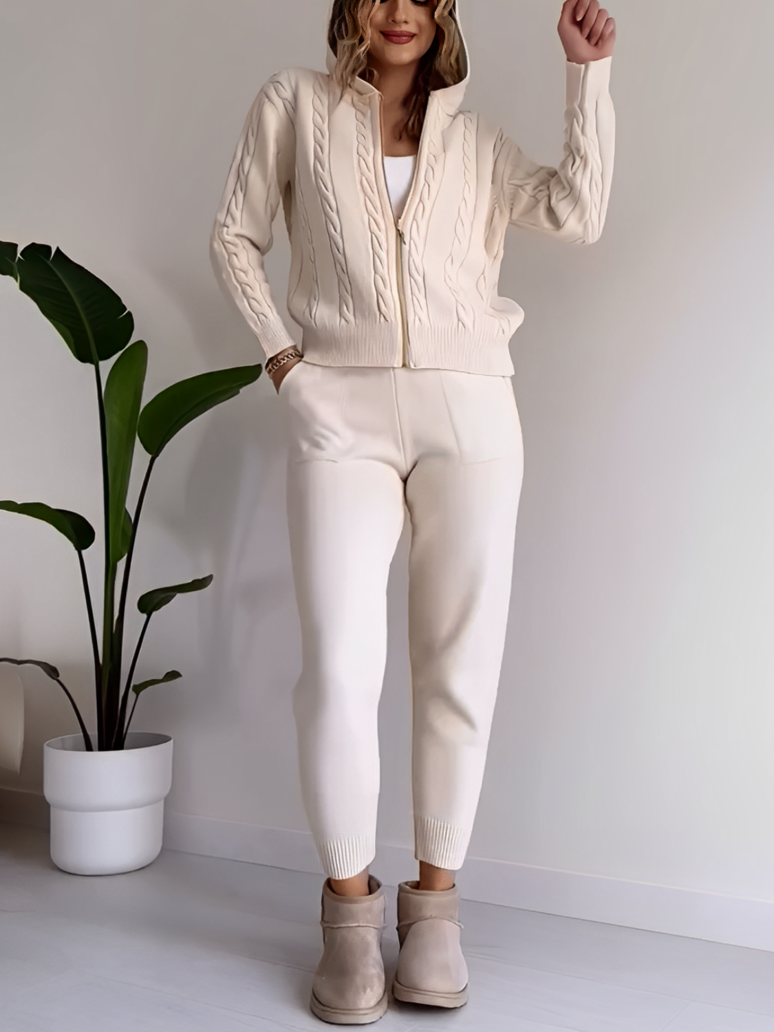 Conjunto Feminino de Tricô com Jaqueta Texturizada com Zíper e Calça Jogger de Cintura Elástica - Ciara
