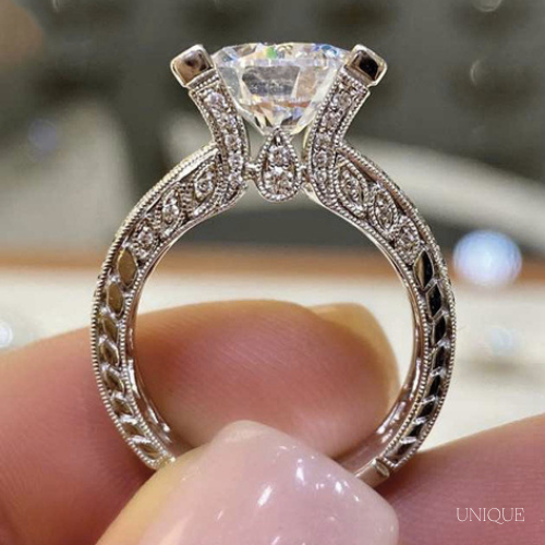 Anel Moissanite com Zircônia