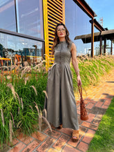 Vestido Feminino Longo Fechamento em Zíper no Busto com Cintura Império e Bolsos - Liriel