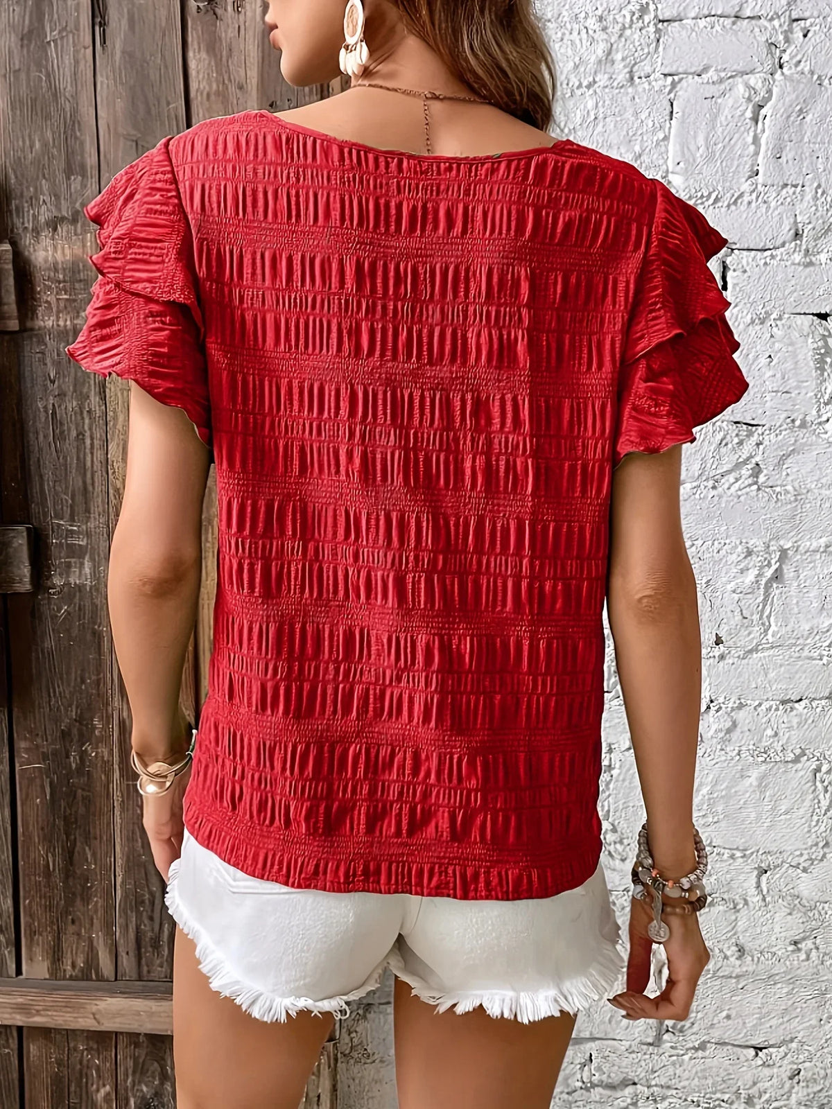 Blusa Feminina Texturizada com Babados nas Mangas e Gola Redonda - Sofia